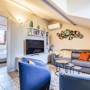 https://luxury-flat-duomo-6-pax-wifi-top.it-lombardy.com